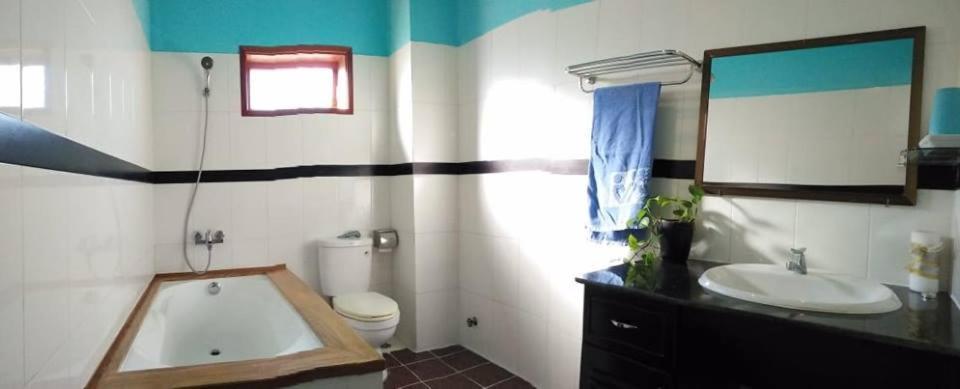 Chat Inn Homestay Хойан Экстерьер фото
